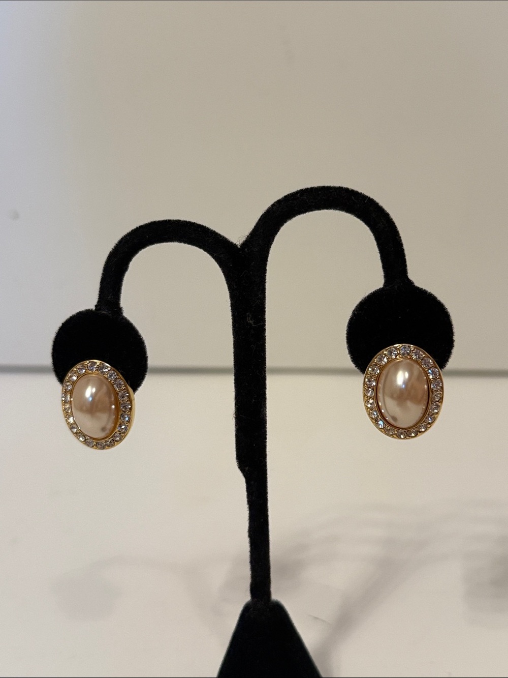 KENNETH JAY LANE KJL EARRINGS FAUX PEARL RHINESTONE GOLD TONE SETTING PIERCED